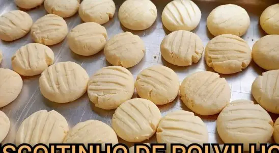 Biscoitinho de polvilho doce sequinho por fora e que derrete na boca, perfeito para o lanche 4 Biscoitinho de polvilho doce