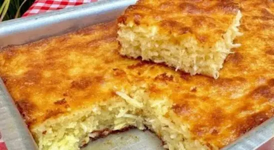 Bolo cocada sem farinha de trigo, que fica fofinho e úmido, para servir como sobremesa e arrasar 3 Bolo cocada sem farinha de trigo
