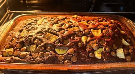 Bolo de banana com chocolate que fica bem fofinho e cremoso e vai perfumar a sua casa 4 Bolo de banana com chocolate