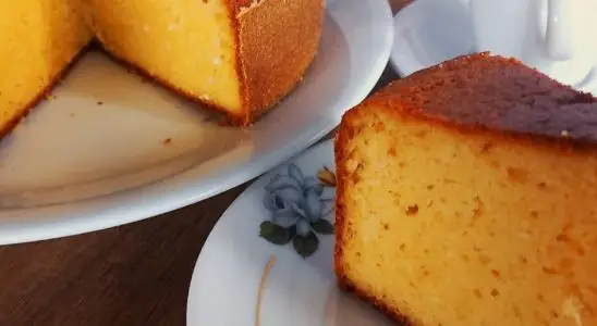 Bolo moça de fubá bem fofinho e com uma cremosidade irresistível, perfeito para servir com um café 1 Bolo moça de fubá