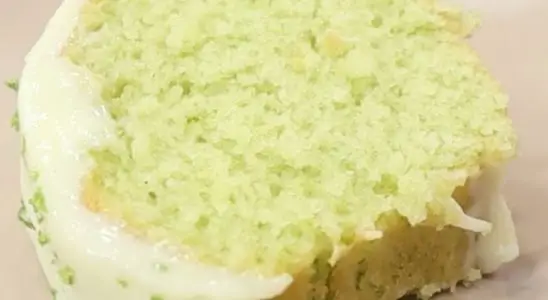Bolo verde de limão super fofinho e lindo, com uma cobertura azedinha na medida certa 4 Bolo verde de limão