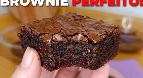 Brownie perfeito com uma casquinha craquelada maravilhosa por fora e muita cremosidade por dentro 3 Brownie perfeito