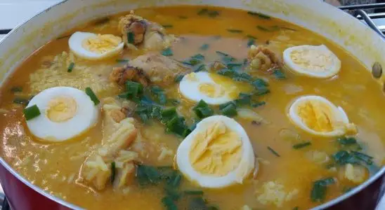 Canja de galinha cremosa bem quentinha e com um tempero caseiro incrível, ideal para o jantar da família 4 Canja de galinha cremosa