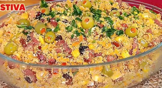 Farofa de festa bem úmida e recheada, feita com facilidade e rapidez, ideal para datas comemorativas 2 Farofa de festa
