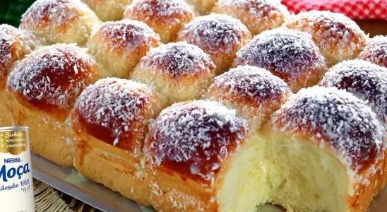Pão de leite condensado super fofinho e macio, com aquela calda doce por cima que todos amam 4 Pão de leite condensado