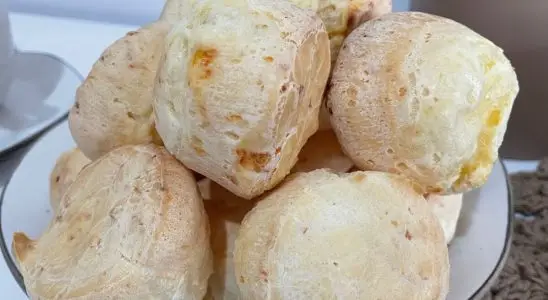 Pão de queijo sem escaldar feito sem sujar a mão, perfeito para o seu café da manhã em família 3 Pão de queijo sem escaldar