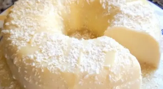 Pudim de coco feito totalmente sem forno e de um jeito rápido, uma sobremesa fácil e gostosa 2 Pudim de coco