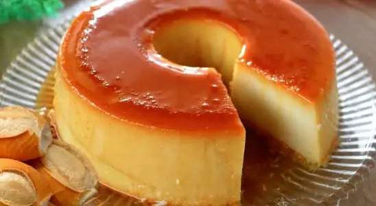 Pudim de pão fácil de preparar e com aquela calda de caramelo incrível, uma sobremesa deliciosa 2 Pudim de pão