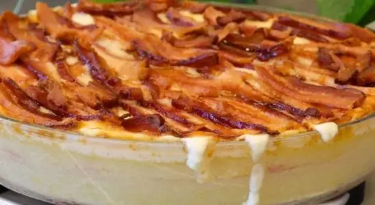 Batata gratinada com bacon crocante e bastante queijo derretido no forno, um acompanhamento divino 3 Batata gratinada com bacon