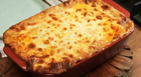 Escondidinho com purê de mandioca cremoso e recheio suculento de carne, para você arrasar 2 Escondidinho com purê de mandioca