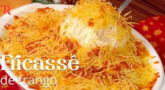 Fricassê de frango delicioso com queijo derretido e batata palha crocante por cima, uma gostosura 4 Fricassê de frango