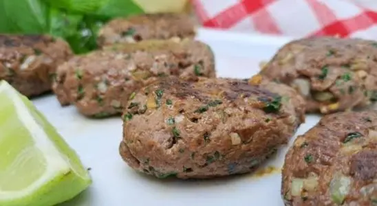 Kafta de carne moída na frigideira muito suculenta e bem temperada, um prato delicioso 2 Kafta de carne moída