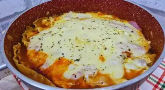 Lasanha de frigideira fácil e rápida, que fica suculenta e saborosa, ideal para dias corridos 2 Lasanha de frigideira