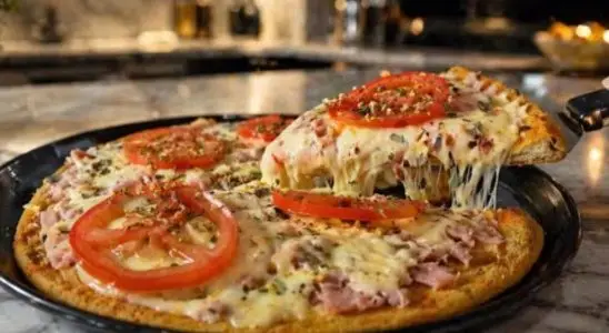Pizza de frigideira sem trigo leve e saudável, para um lanche saboroso sem sair da dieta 1 Pizza de frigideira sem trigo