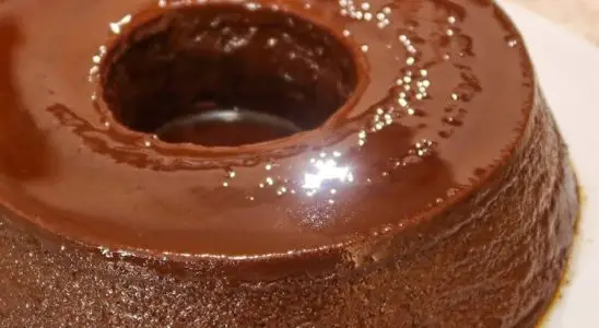 Pudim de chocolate tradicional que fica pronto rapidamente, uma sobremesa maravilhosa 3 Pudim de chocolate
