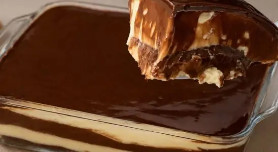 Sobremesa marido gelado com um creme super cremoso e cobertura de chocolate, uma delícia 2 Sobremesa marido gelado