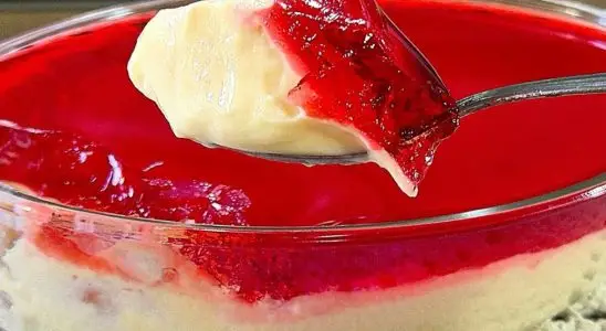 Sobremesa sonho cor de rosa muito saborosa e delicada, com aquele gostinho incrível de infância 4 Sobremesa sonho cor de rosa