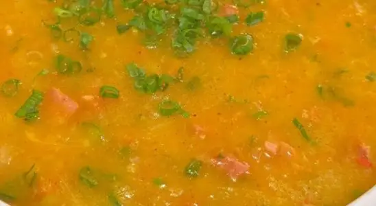 Sopa de mandioca cremosa, bem temperada e deliciosa, para aquecer a noite da sua família 3 Sopa de mandioca cremosa