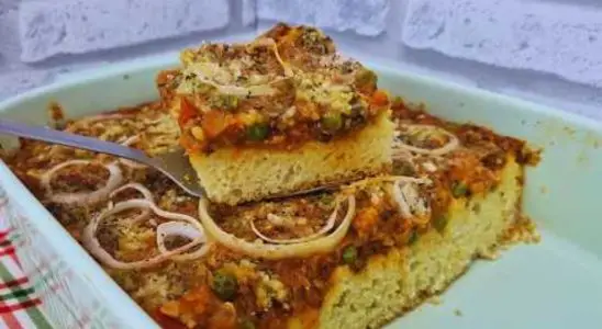 Torta de sardinha de liquidificador com uma massa muito fofinha e um recheio bem úmido 2 Torta de sardinha