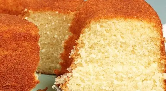 Bolo simples de vó: fofinho e molhadinho, feito com aquele segredo caseiro e sabor de infância 4 Bolo simples de vó