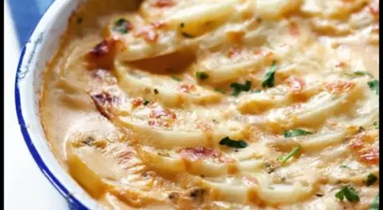 Batata gratinada com queijo derretido e um molho caseiro divino, que será um sucesso em sua mesa 3 Batata gratinada