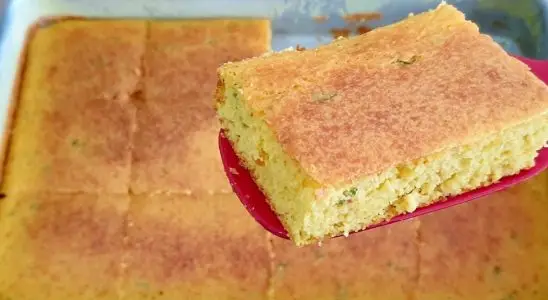 Bolo salgado fofinho e recheado com queijo e presunto, para você preparar com facilidade e arrasar 2 Bolo salgado