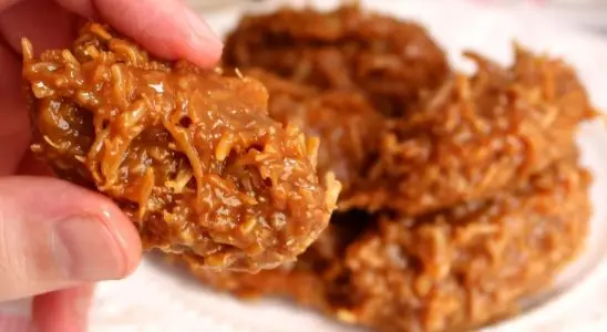Cocada cremosa de colher tradicional feita de um jeito rápido, para adoçar o dia de quem você ama 2 Cocada cremosa