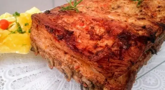 Costelinha de porco saborosa e suculenta feita no forno com um tempero especial, uma refeição fantástica 1 Costelinha de porco