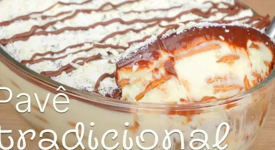 Pavê tradicional com camadas cremosas de biscoito e chocolate, para fazer e receber elogios 4 Pavê tradicional