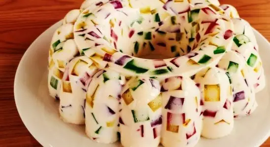Sobremesa de gelatina colorida tipo mosaico bem refrescante e cremosa, que a criançada ama 3 Sobremesa de gelatina colorida