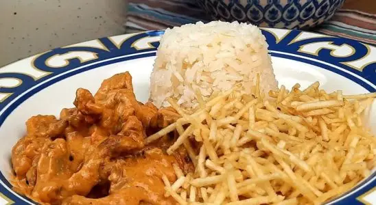 Strogonoff de carne muito cremoso e bem temperado, para você preparar com facilidade 4 Strogonoff de carne