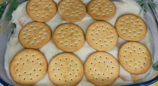 Sobremesa de bolacha Maria estilo torta doce fácil e rápida, um doce geladinho e maravilhoso 1 Sobremesa de bolacha Maria
