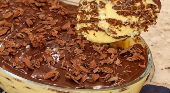 Sobremesa de chocolate com maracujá montada na travessa com uma cremosidade divina 1 Sobremesa de chocolate com maracujá