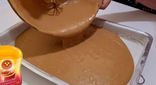 Bolo de capuccino simples e super fofinho, feito com café e iogurte, que vai perfumar a sua casa 2 Bolo de capuccino