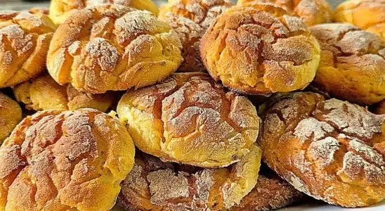 Broinha de fubá macia com aquela casquinha dourada perfeita, para você se deliciar com um cafezinho 2 Broinha de fubá