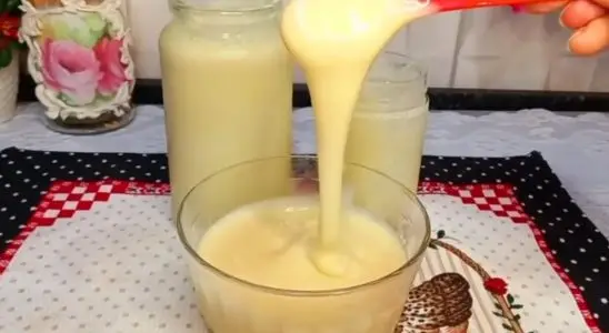 Leite condensado caseiro feito com três ingredientes, para você preparar doces e sobremesas fantásticas 2 Leite condensado caseiro