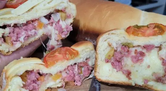 Pão caseiro recheado super macio e fofinho, que fica irresistível e vai surpreender a todos 3 Pão caseiro recheado