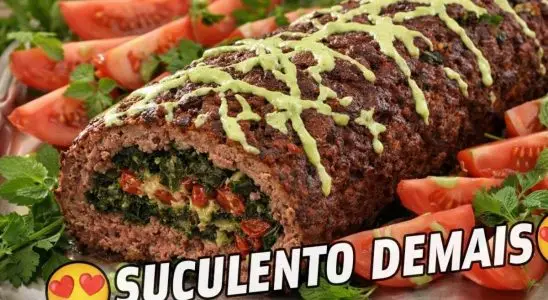 Rocambole de carne moída recheado com requeijão, espinafre e tomates secos, uma delícia 4 Rocambole de carne moída