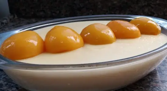 Sobremesa cremosa de pêssego muito simples de preparar, para você servir bem gelada e encantar a todos 2 Sobremesa cremosa de pêssego