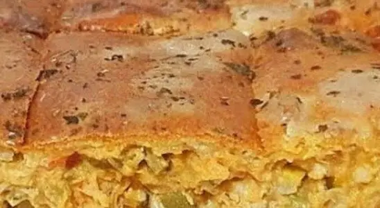 Torta de frango cremosa com recheio bem temperado e massa fininha feita no liquidificador 3 Torta de frango cremosa