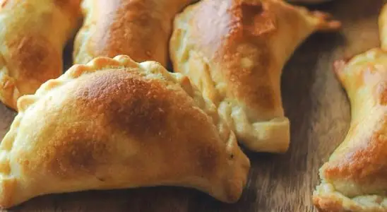 Empanadas argentinas com massa artesanal bem levinha e recheio de carne suculento e temperado 1 Empanadas argentinas