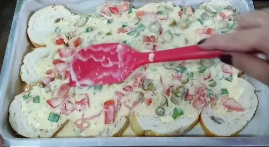 Lanche com pão amanhecido econômico e super recheado, perfeito para qualquer ocasião 1 Lanche com pão amanhecido