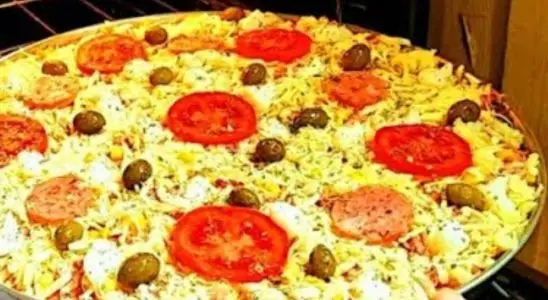 Pizza de liquidificador com massa super leve e fofinha, para você rechear como desejar e arrasar 1 Pizza de liquidificador