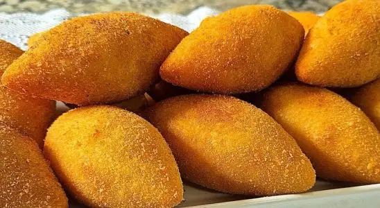 Enroladinho de presunto e queijo super macio e recheado, além de bem prático, uma delícia 2 Enroladinho de presunto e queijo