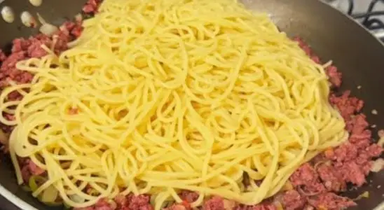 Espaguete soltinho feito com carne de lata para ficar incrivelmente saboroso, rápido e perfeito 3 Espaguete soltinho
