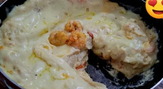 Lasanha de camarão na frigideira com molho branco e queijo derretido, que todos vão amar 1 Lasanha de camarão na frigideira