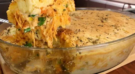 Torta salgada de frango com massa fofinha e recheio bem temperado, uma refeição completa 2 Torta salgada de frango