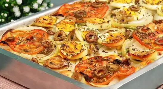 Torta à portuguesa de liquidificador super prática com massa leve e recheio completo e delicioso 1 Torta à portuguesa