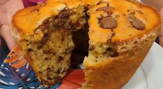 Bolo de laranja com gotas de chocolate fofinho e cheiroso, com a combinação perfeita de sabores 4 Bolo de laranja