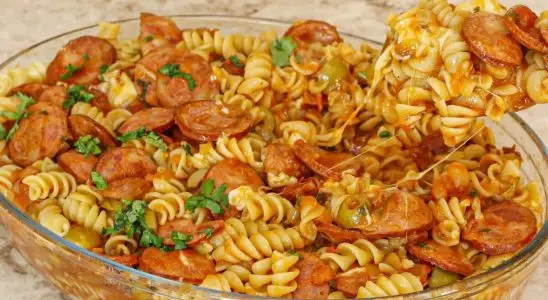 Macarronada de calabresa rápida, fácil e muito saborosa com molho encorpado para um refeição reforçada 3 Macarronada de calabresa